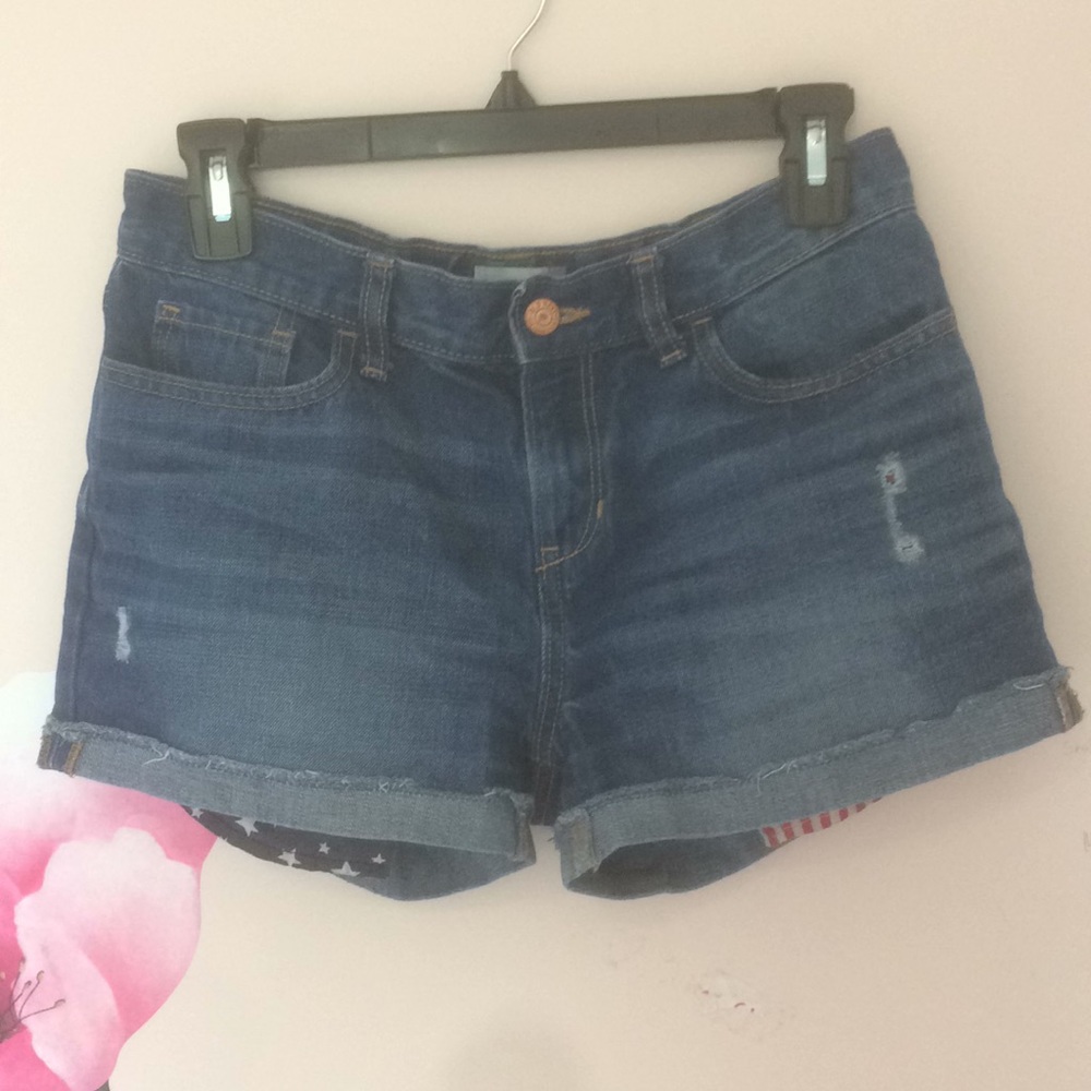 Distressed shorts w cool pockets